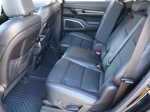 Used 2023 Kia Telluride LX FWD image 5