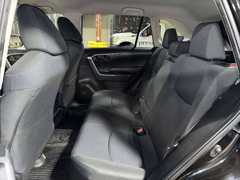 Certified 2022 Toyota RAV4 LE AWD/4WD image 17