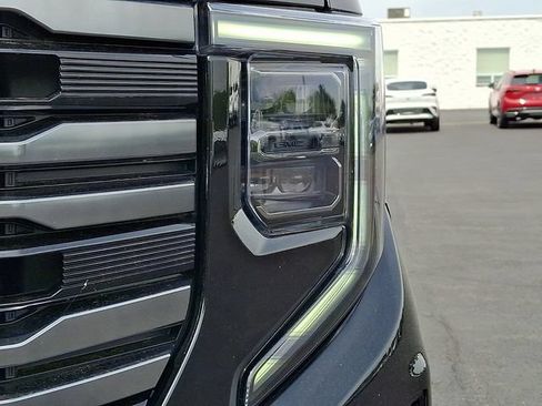Used 2022 GMC Sierra 1500 AT4 w/ AT4 Preferred Package AWD/4WD image 9