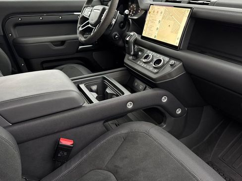 Used 2023 Land Rover Defender 90 V8 AWD/4WD image 18