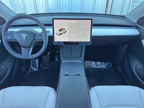 Used 2021 Tesla Model Y Long Range image 13