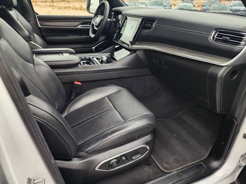 Used 2023 Jeep Wagoneer L Series II image 14