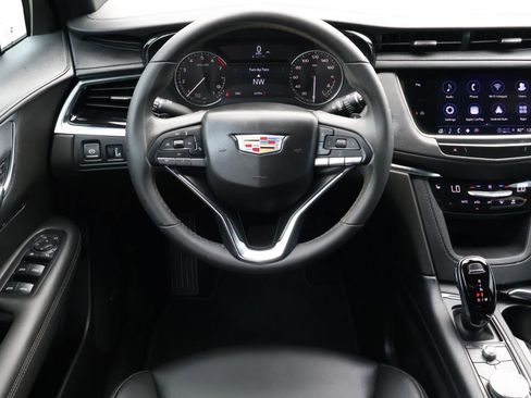 Certified 2024 Cadillac XT6 Luxury FWD image 15