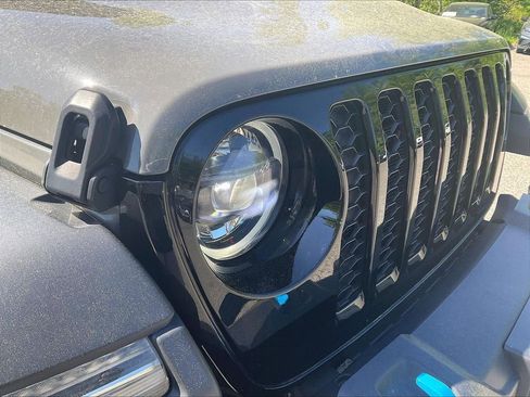 Used 2023 Jeep Wrangler Unlimited w/ Sun & Screen Package AWD/4WD image 32