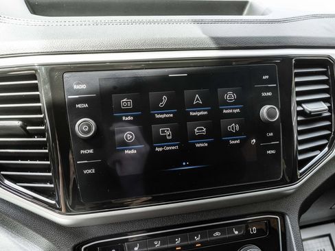 Used 2022 Volkswagen Atlas Cross Sport SE AWD/4WD image 9