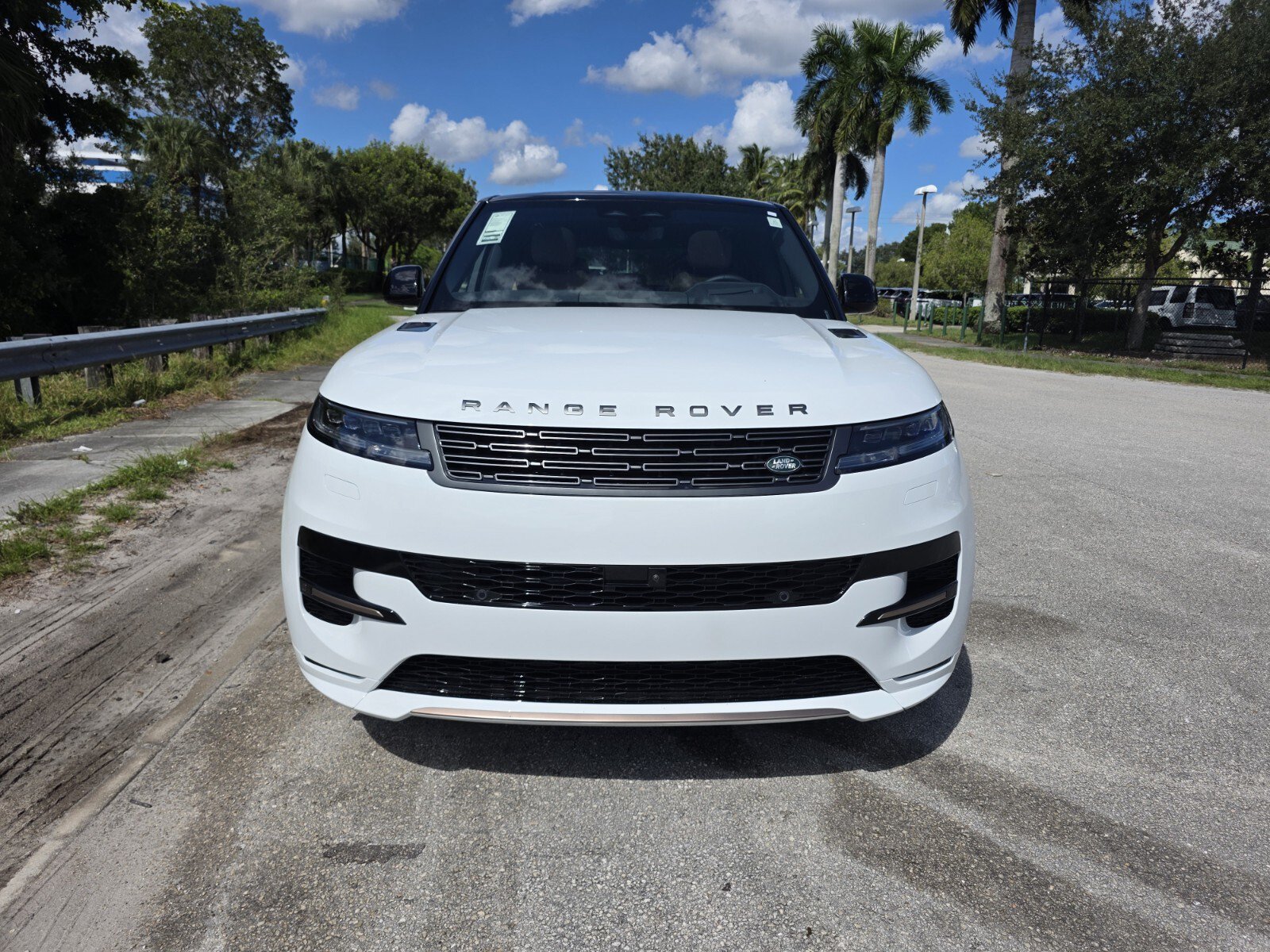 New 2027 Land Rover Range Rover Sport Dynamic SE AWD/4WD image 8