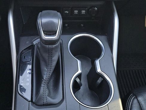 Used 2020 Toyota Highlander LE image 15