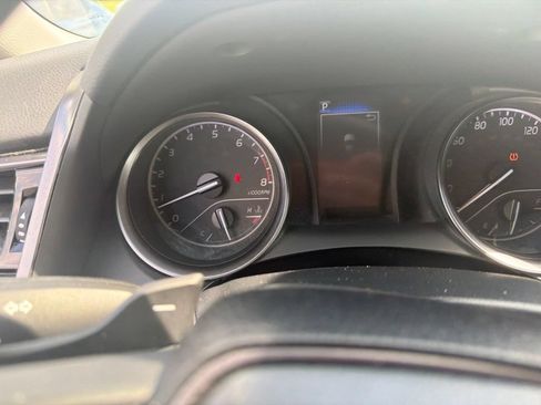 Used 2023 Toyota Camry SE FWD image 4