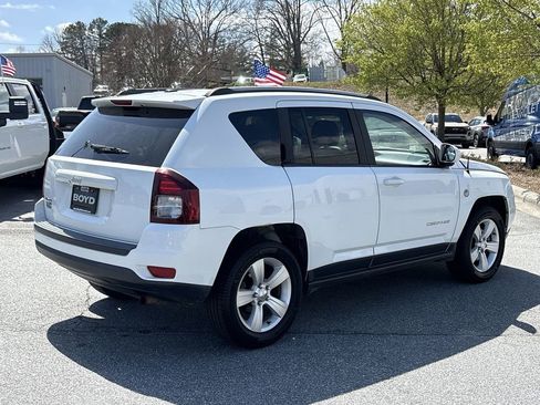 Used 2017 Jeep Compass Latitude image 10