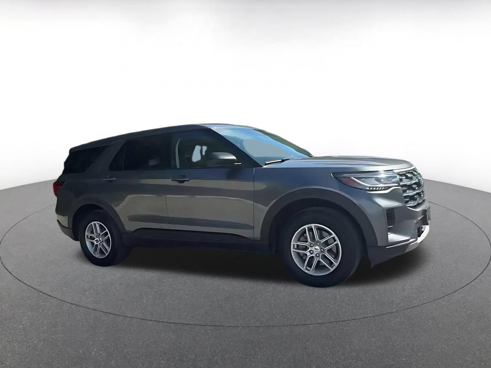 Used 2026 Ford Explorer Active AWD/4WD image 2