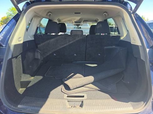 Used 2025 Nissan Rogue SV FWD image 16