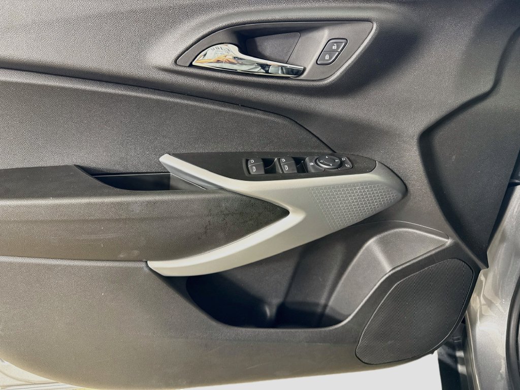 Used 2024 Chevrolet Trax RS w/ Driver Confidence Package FWD image 19
