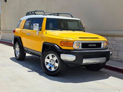 Used 2007 Toyota FJ Cruiser 4WD image 1