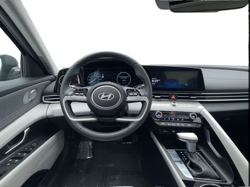 Used 2025 Hyundai Elantra Limited FWD image 19