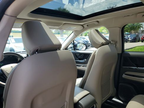 Used 2022 Lincoln Corsair Grand Touring image 12