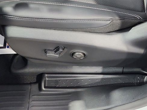 New 2026 Chrysler Pacifica Select image 16