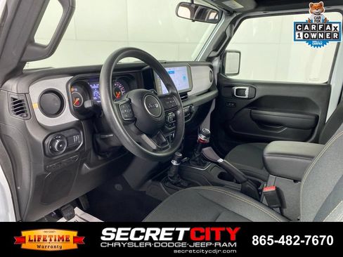 Used 2025 Jeep Wrangler Sport AWD/4WD image 11