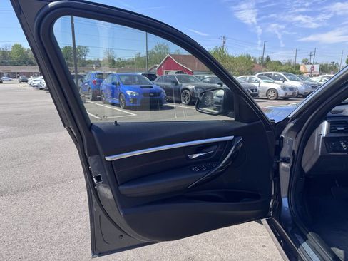 Used 2017 BMW 328d xDrive Sedan w/ Premium Package AWD/4WD image 9