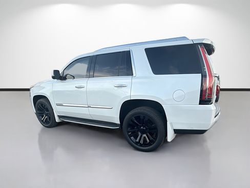 Used 2016 Cadillac Escalade Luxury RWD image 5