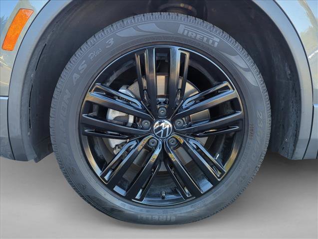 Used 2022 Volkswagen Tiguan SE R-Line FWD image 15