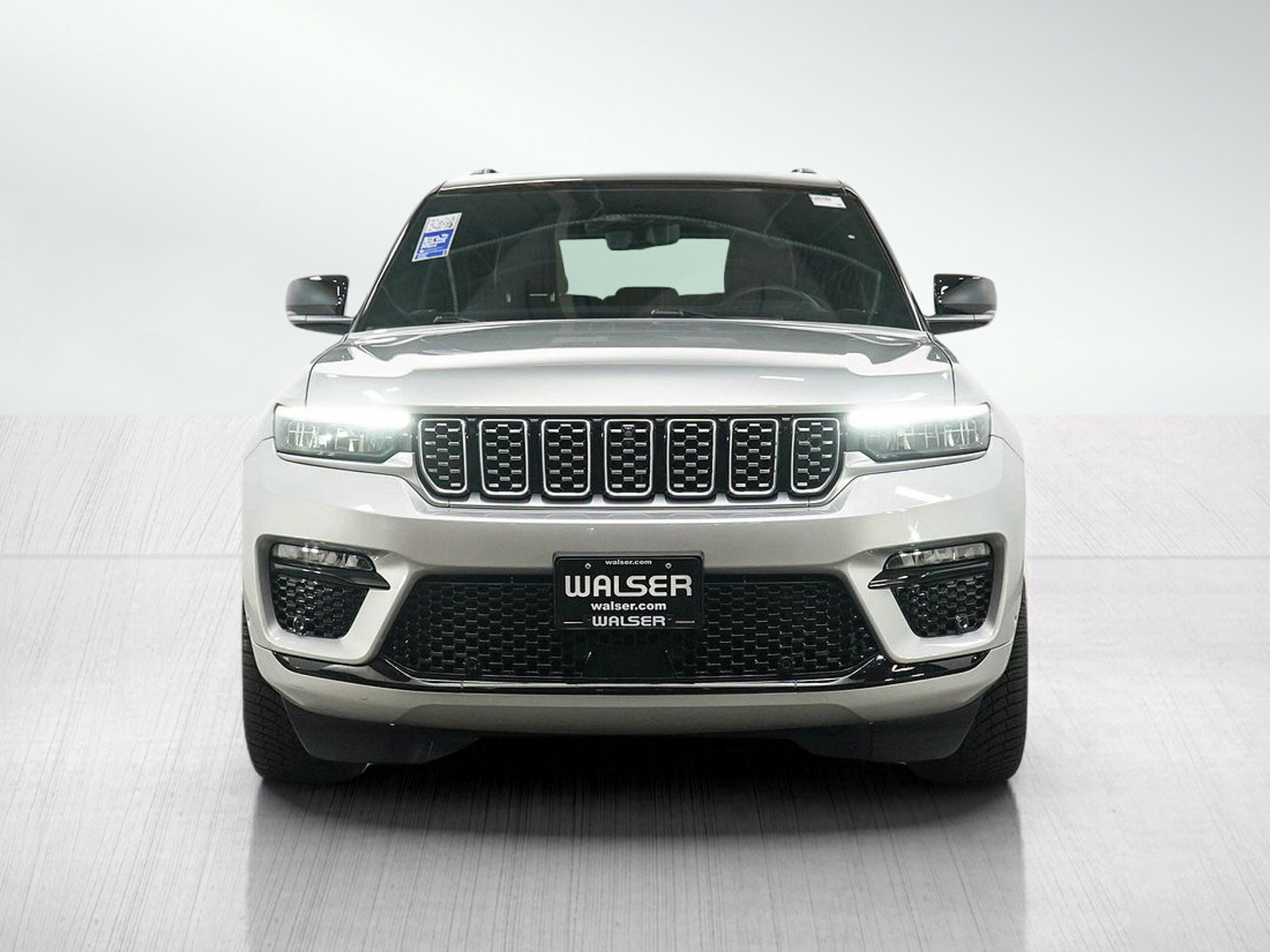 Used 2022 Jeep Grand Cherokee Summit AWD/4WD image 8