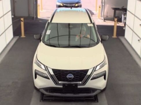 Used 2023 Nissan Rogue S AWD/4WD image 2