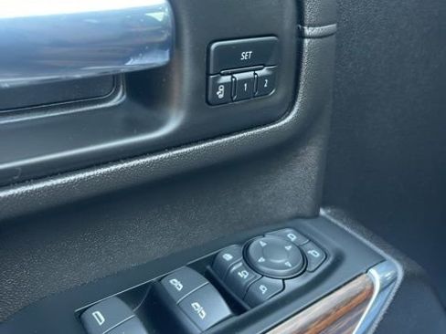 Used 2023 Chevrolet Silverado 2500 High Country w/ Technology Package image 11
