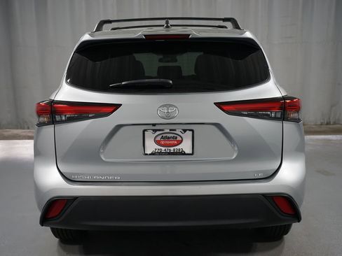 Used 2023 Toyota Highlander LE image 7
