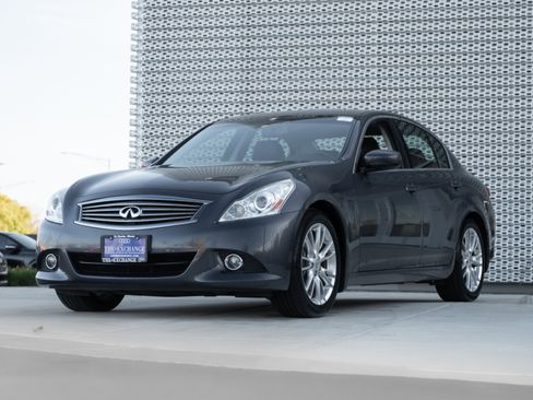 Used 2011 INFINITI G37 Journey w/ Premium Pkg image 7