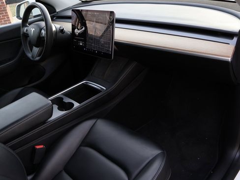 Used 2021 Tesla Model Y Long Range image 10