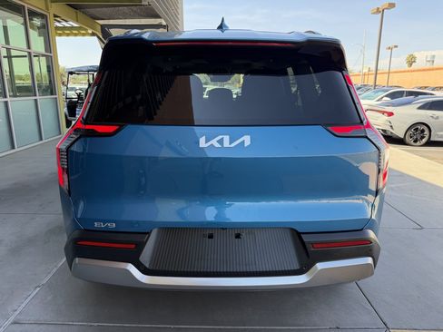 Used 2024 Kia EV9 Wind AWD/4WD image 13
