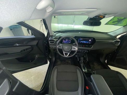Used 2025 Chevrolet TrailBlazer LT w/ Convenience Package AWD/4WD image 34