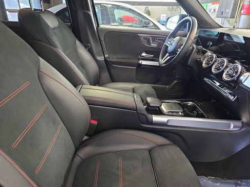 Used 2022 Mercedes-Benz GLB 250 4MATIC image 11