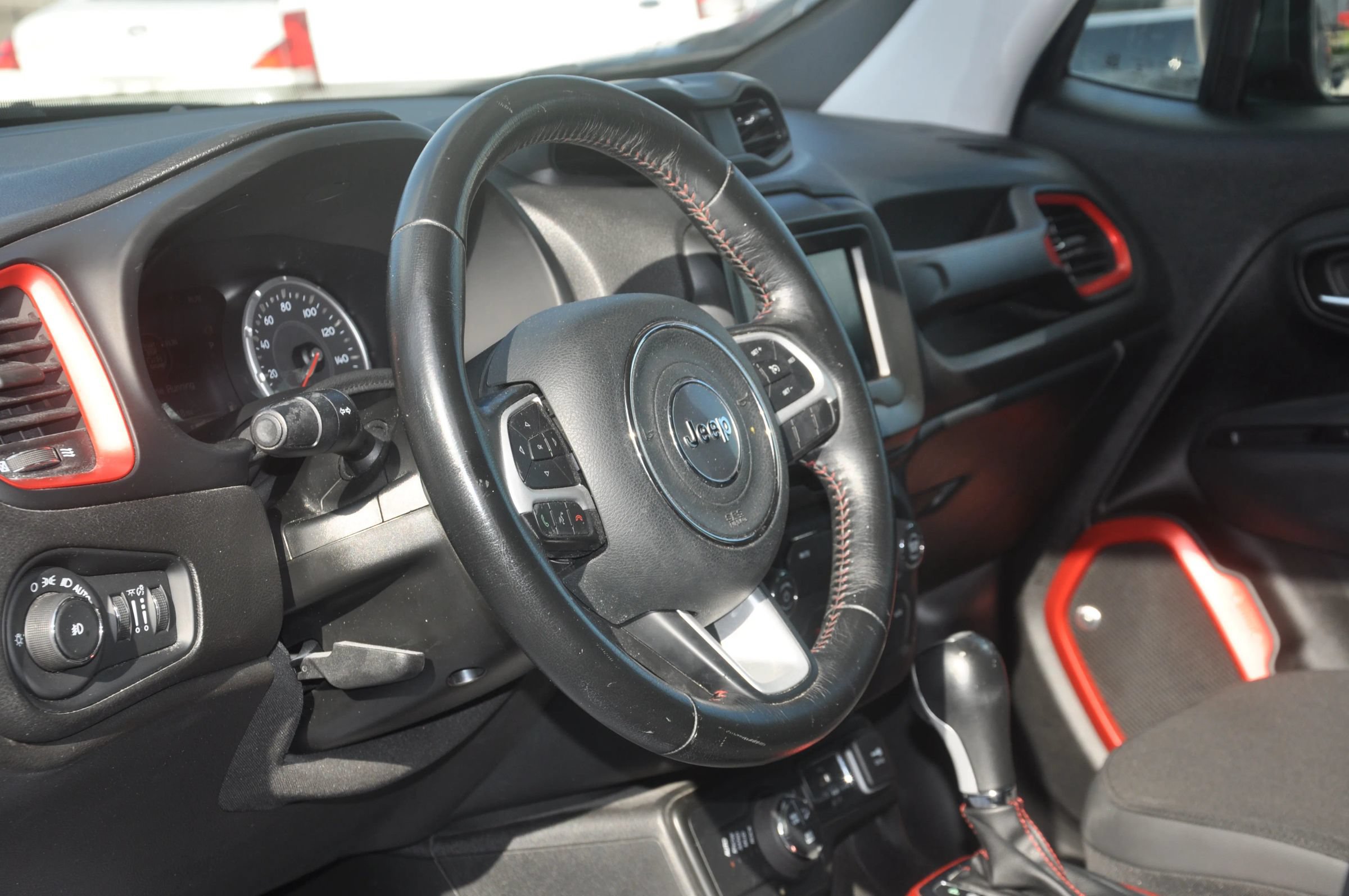 Used 2018 Jeep Renegade Trailhawk w/ Popular Equipment Group AWD/4WD image 23