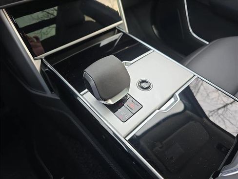 New 2025 Land Rover Range Rover Long Wheelbase SE image 27