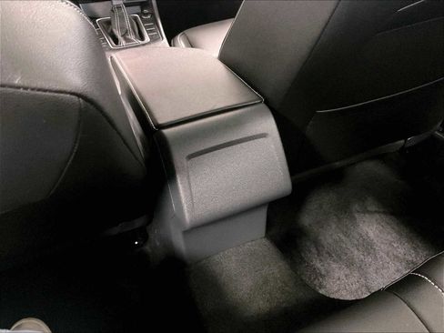 Used 2024 Volkswagen Jetta SE w/ Panoramic Sunroof Package image 28