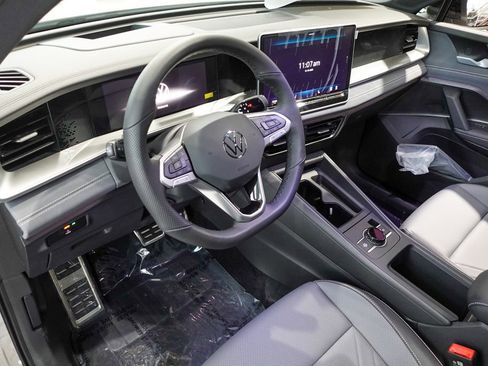 New 2026 Volkswagen Tiguan SE R-Line image 12