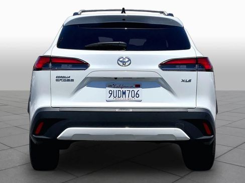 Used 2025 Toyota Corolla Cross XLE w/ Convenience Package FWD image 4