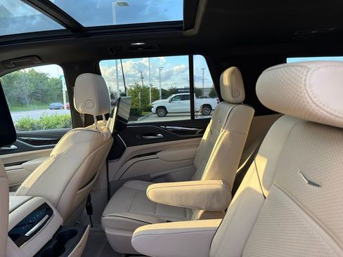 Used 2023 Cadillac Escalade Premium Luxury w/ LPO, Floor Liner Package AWD/4WD image 4