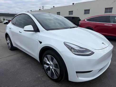 Used 2021 Tesla Model Y Long Range image 4
