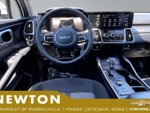 Used 2023 Kia Sorento LX FWD image 5