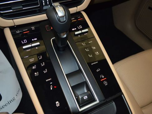 New 2026 Porsche Macan AWD/4WD image 27