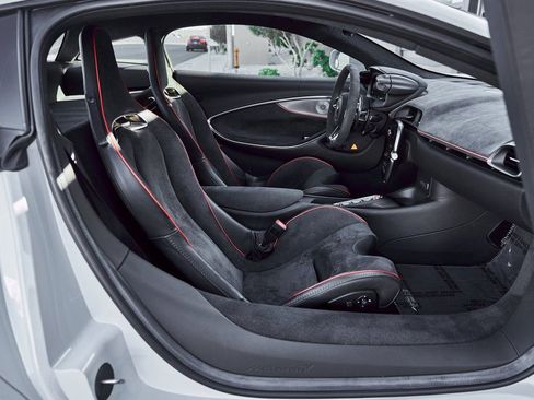 Used 2023 McLaren Artura RWD image 34