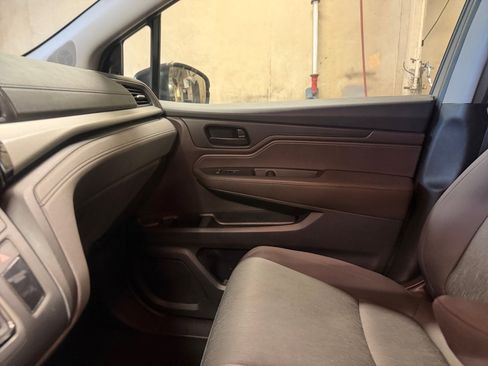 Used 2018 Honda Odyssey EX image 35