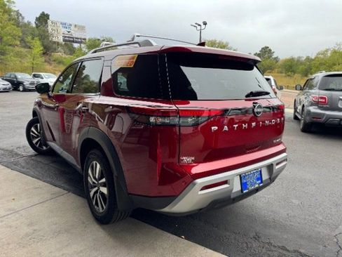 Used 2023 Nissan Pathfinder SL AWD/4WD image 5