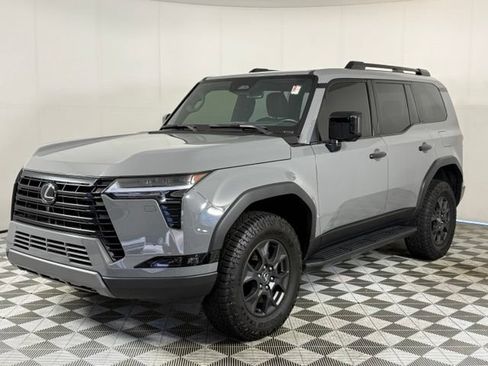 Used 2024 Lexus GX 550 AWD/4WD image 2