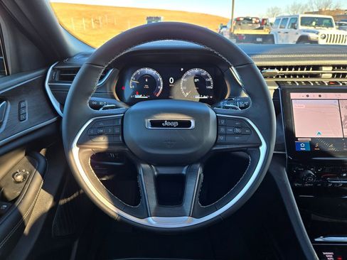 New 2025 Jeep Grand Cherokee Limited image 16