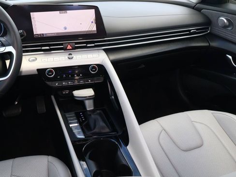 Used 2024 Hyundai Elantra Limited FWD image 10