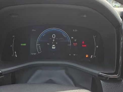 Used 2025 Toyota Camry SE w/ Convenience Package image 12