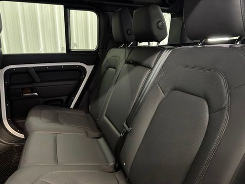 Used 2025 Land Rover Defender 110 X-Dynamic SE AWD/4WD image 14